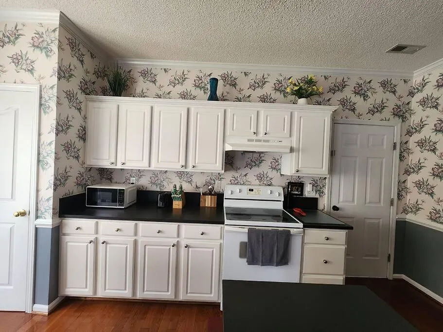Holiday home Family Friendly 3 Bed/R Home, Free Parking / Wi-Fi Charlotte