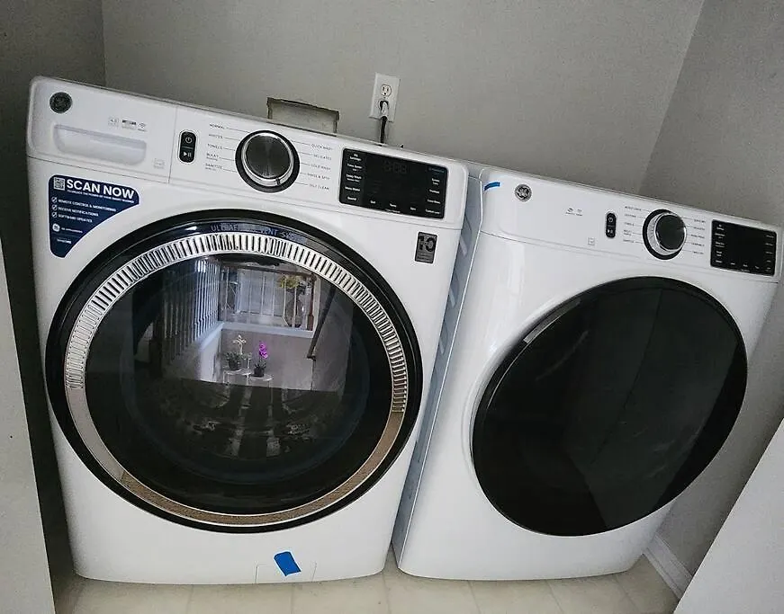 Family Friendly 3 Bed/R Home, Free Parking / Wi-Fi Charlotte