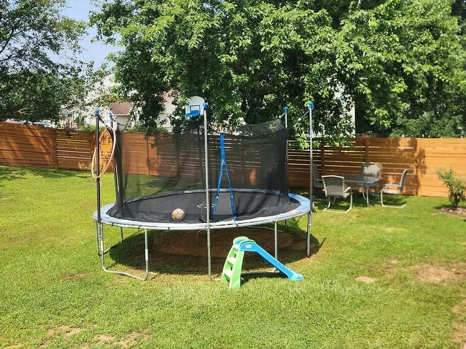 Holiday home Family Friendly 3 Bed/R Home, Free Parking / Wi-Fi Charlotte