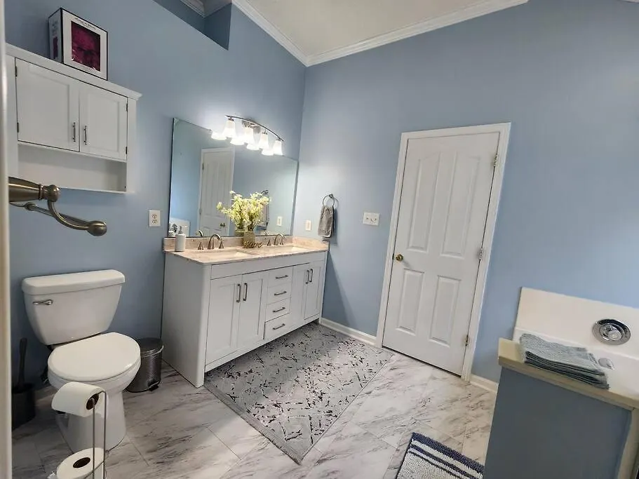 Holiday home Family Friendly 3 Bed/R Home, Free Parking / Wi-Fi Charlotte United States