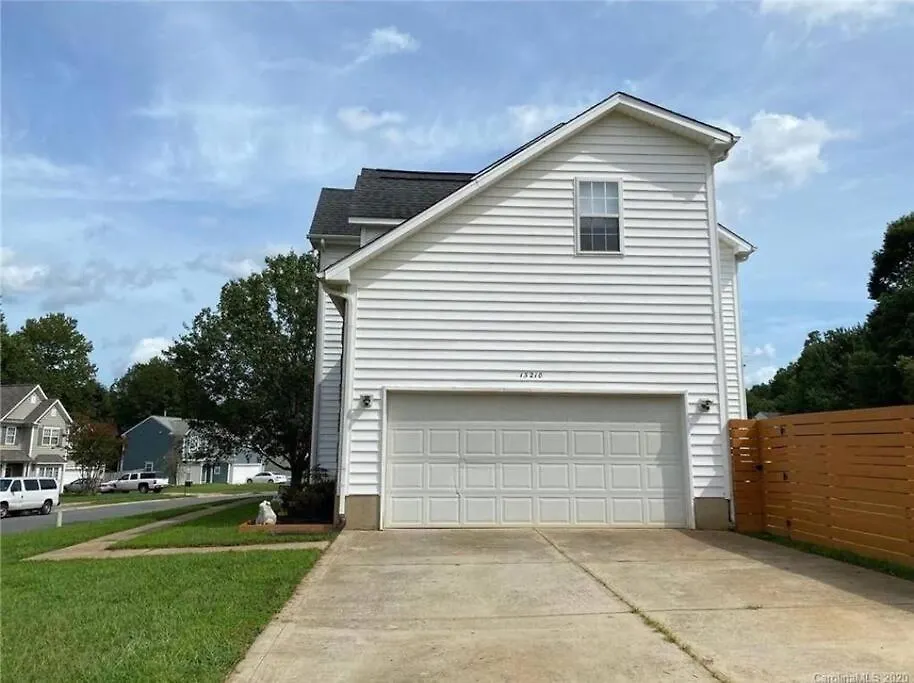 Holiday home Family Friendly 3 Bed/R Home, Free Parking / Wi-Fi Charlotte United States