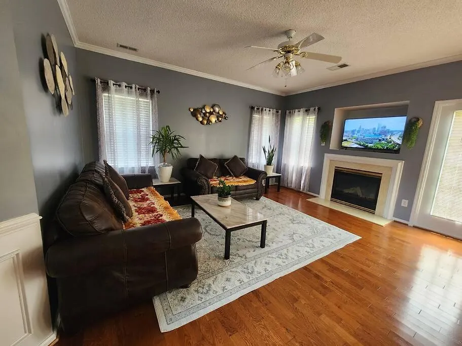 Family Friendly 3 Bed/R Home, Free Parking / Wi-Fi Charlotte 0*,  United States