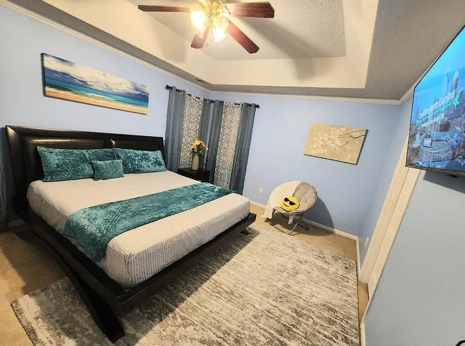 Family Friendly 3 Bed/R Home, Free Parking / Wi-Fi Charlotte 0*,  United States