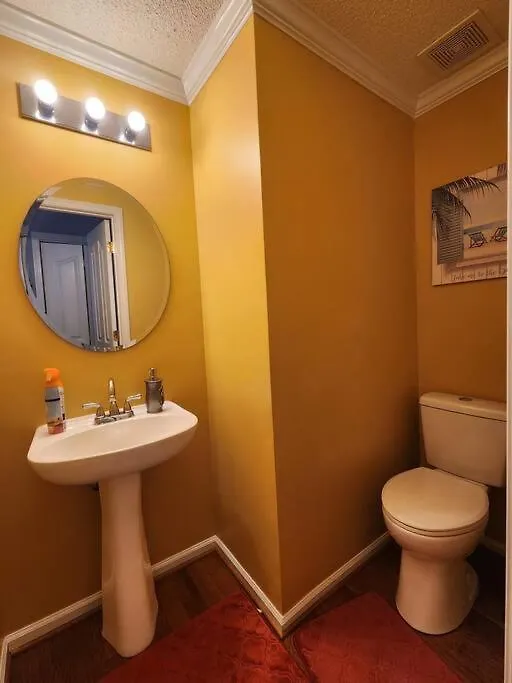 Holiday home Family Friendly 3 Bed/R Home, Free Parking / Wi-Fi Charlotte