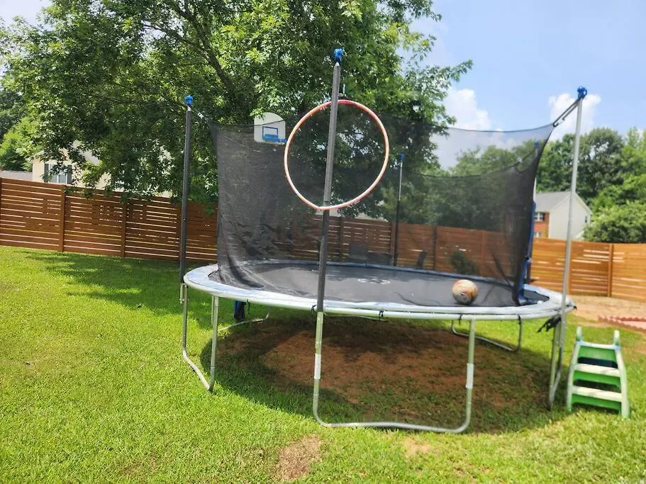 Family Friendly 3 Bed/R Home, Free Parking / Wi-Fi Charlotte 0*,